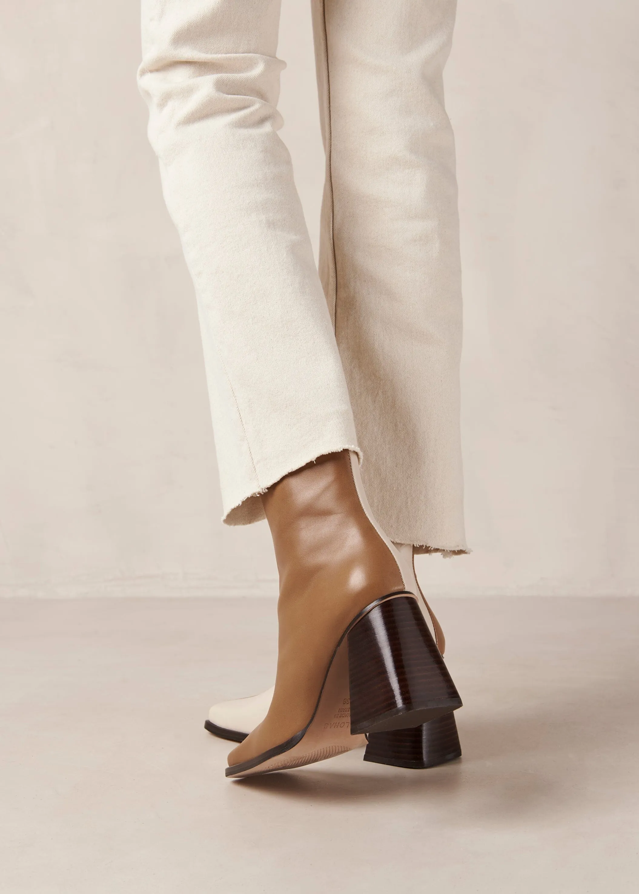South Bicolor Leather Boots Camel & Beige